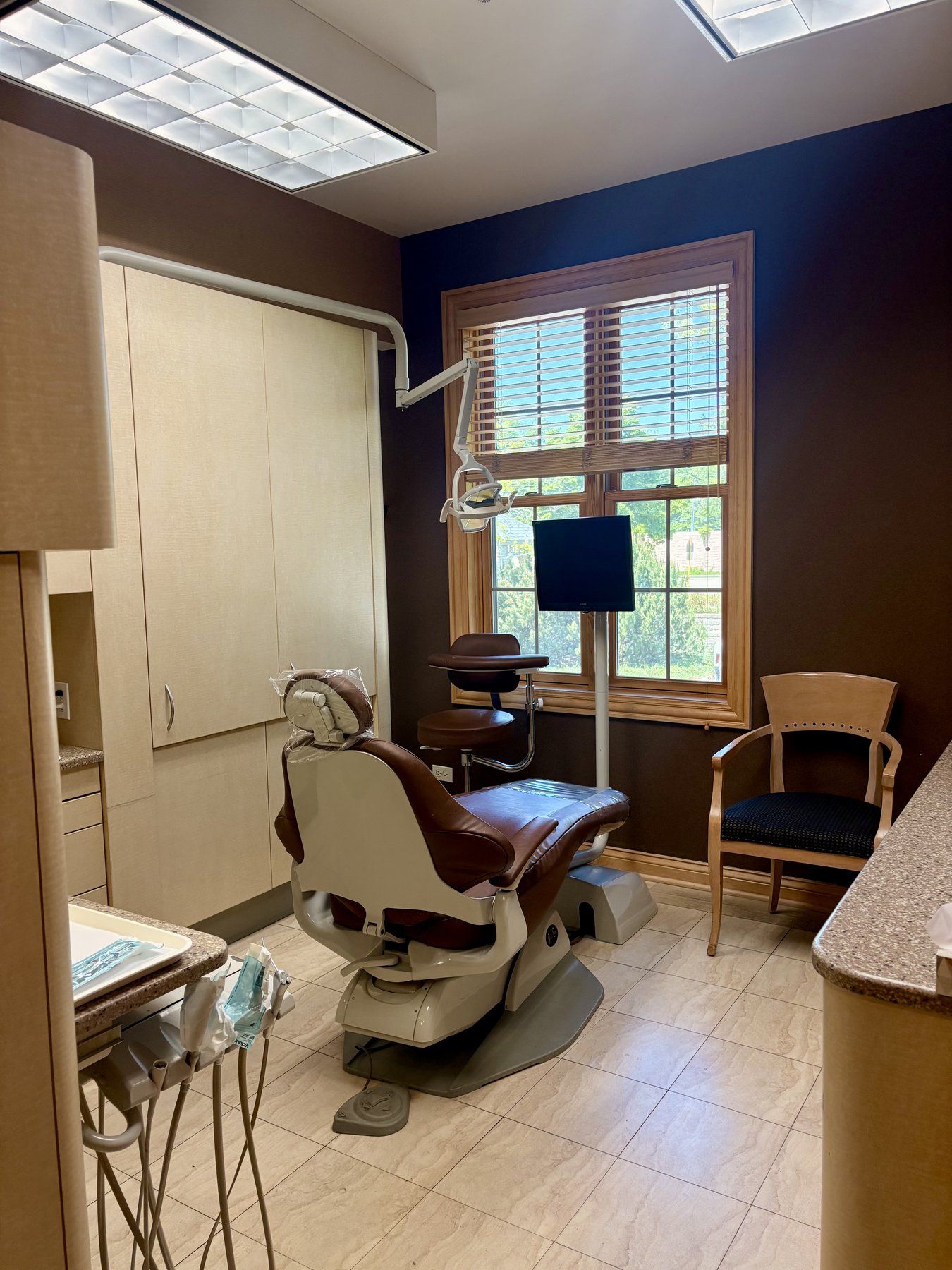 Treatment operatory at our Frankfort office with modern dental chair and equipment