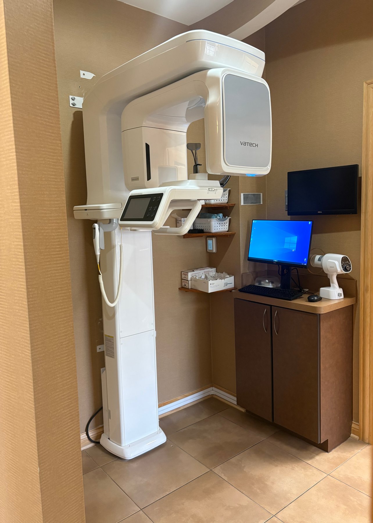 VATECH panoramic and 3D imaging X-ray system at our Frankfort office
