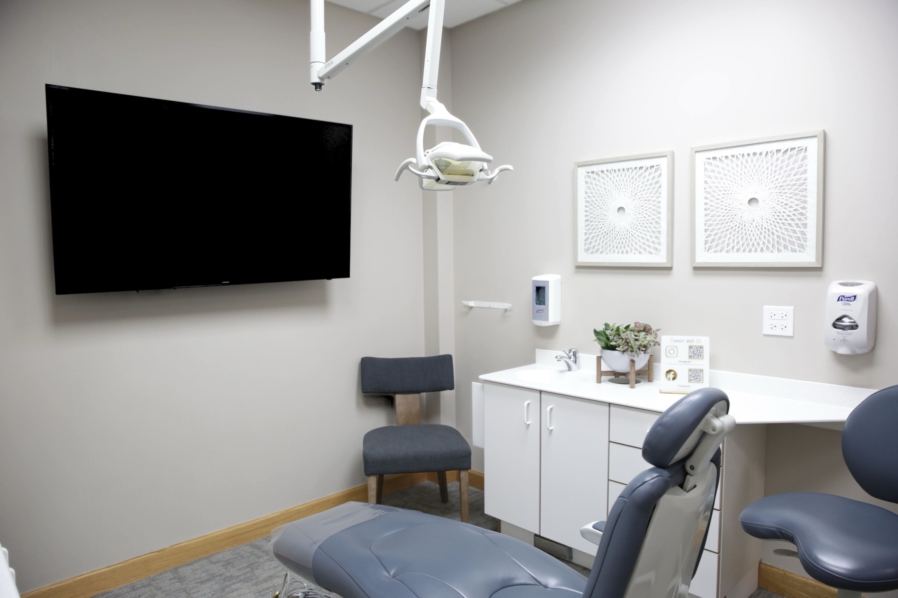 Wide view of one of our Orland Park treatment rooms